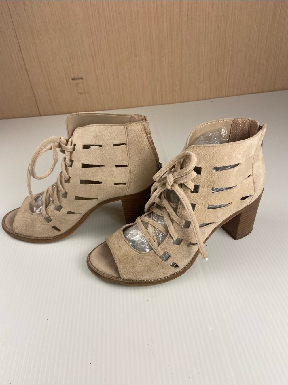 Vince Camuto Tressa Suede Lace-Up Peep Toe Block Heel Booties Size 6